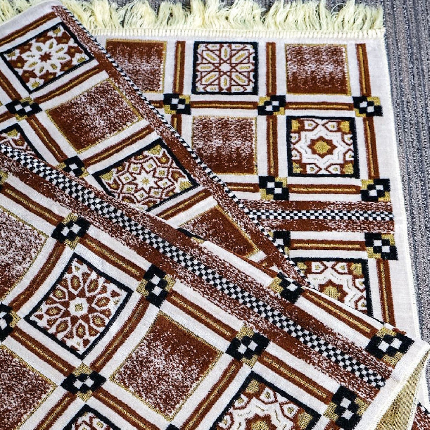 Minwal Al Mutamayiza XL Brown Prayer Mat – Salah Rug for Men & Women