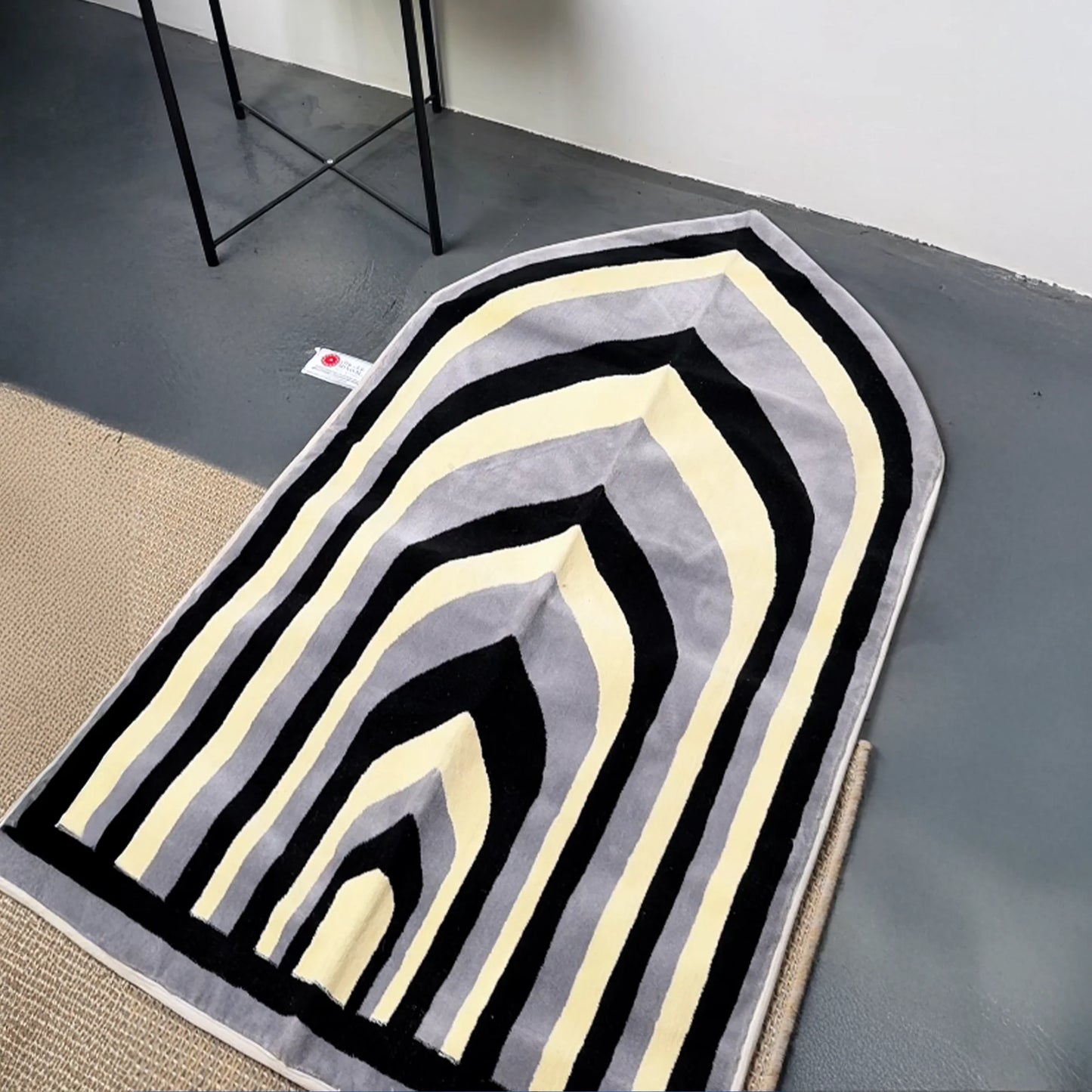 Al Noor Padded Prayer Mat Arched Grey with Handbag