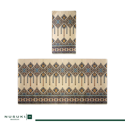 musalla Al Qutt Al Asiri with Handbag