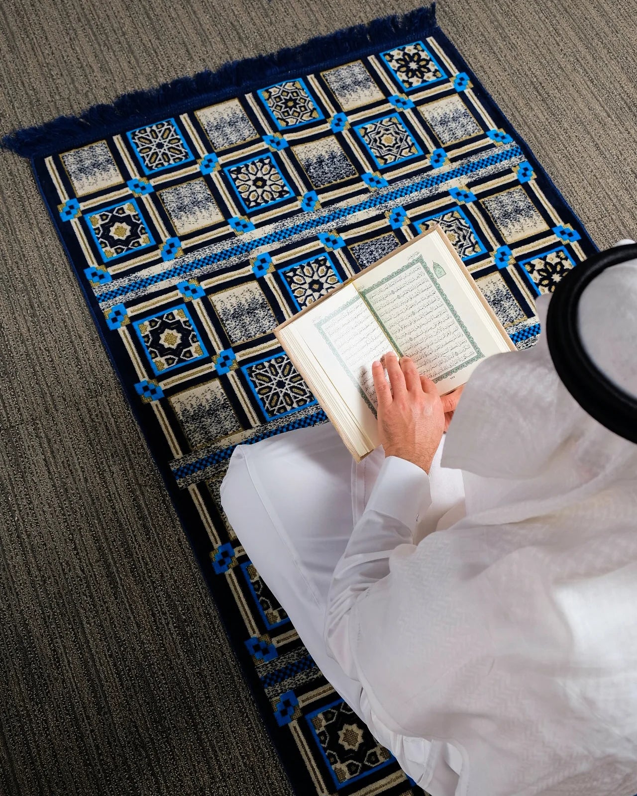 Minwal Al Mutamayiza XL Blue Prayer Mat – Salah Rug for Men & Women