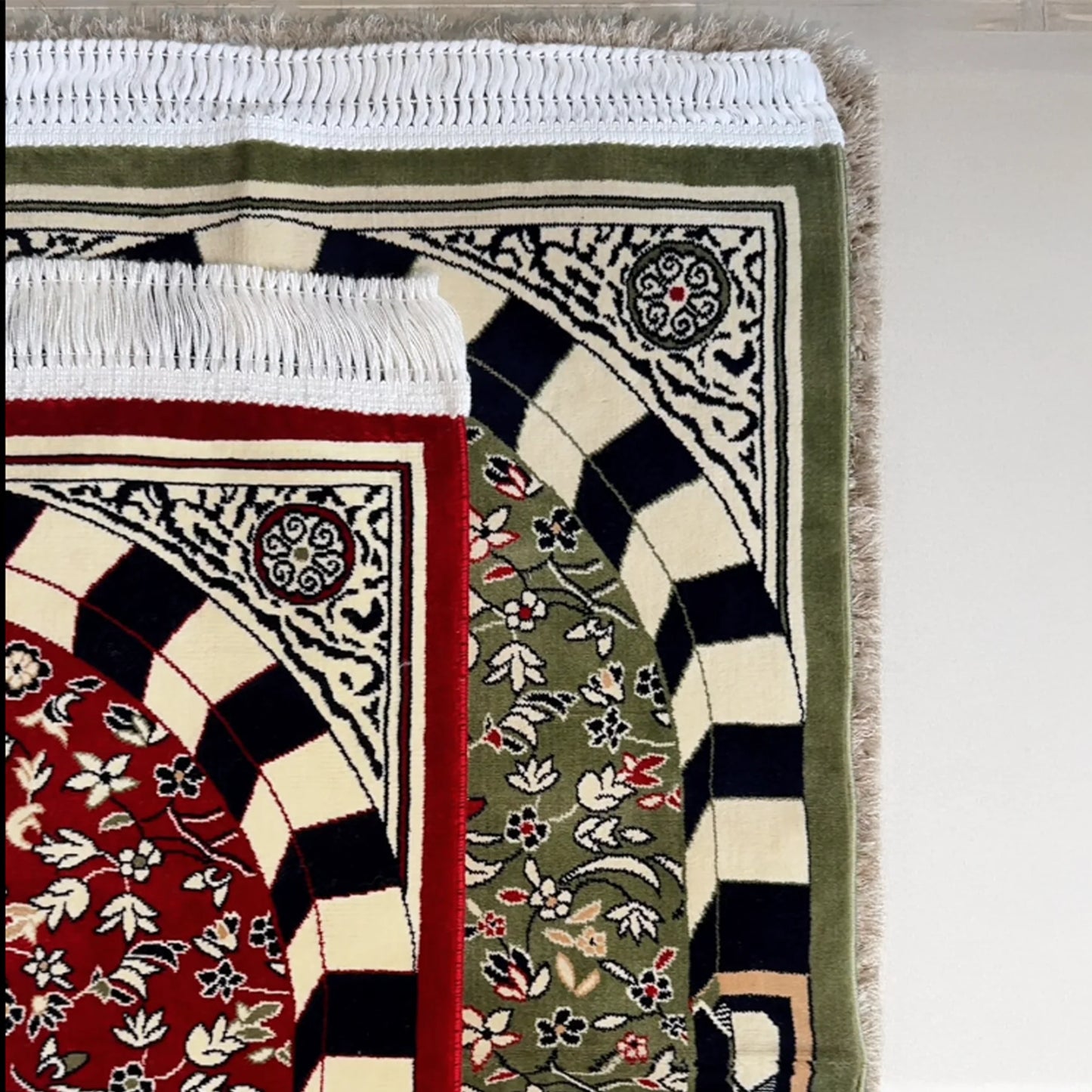 Al Rawdha Al Sharifa Prayer Mat - Red with Handbag